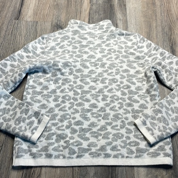 Ann Taylor Loft Grey and White Mock Neck Leopard Sweater, size Medium - Picture 9 of 11
